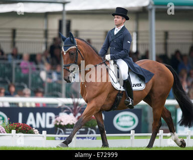 Stamford, au Royaume-Uni. Le 4 septembre, 2014. La Land Rover Burghley Horse Trials. Ben Hobday [FRA] Mulrys en action d'équitation d'erreur pendant la phase de dressage au jour 1. La Land Rover Burghley Horse lieu 4e - 7e septembre. Crédit : Stephen Bartholomew/Alamy Live News Banque D'Images