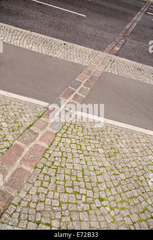 Allemagne, Berlin, Potsdamer Platz est préservé de la Mur de Berlin où il traversait la place. Banque D'Images