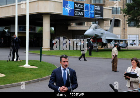 Newport, Royaume-Uni. 16Th Jun 2014. Le Secrétaire général de l'OTAN Anders Fogh Rasmussen fait un discours avant l'ouverture du sommet de l'OTAN 2014 à Newport, Pays de Galles, le Royaume-Uni, le 4 septembre 2014. Les deux jours du sommet de l'OTAN a démarré en 2014 au Pays de Galles, jeudi. Credit : Han Yan/Xinhua/Alamy Live News Banque D'Images