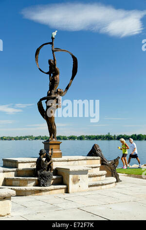 "Générations" sculpture, joggeurs et Lake Loveland Loveland, Colorado, USA Banque D'Images