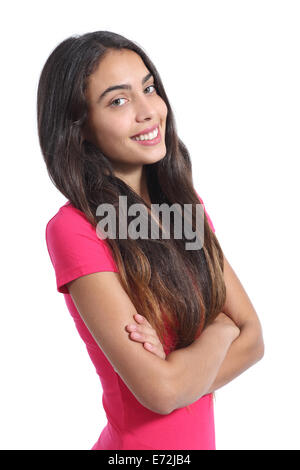 Joli modèle adolescent posant debout les bras croisés isolé sur fond blanc Banque D'Images