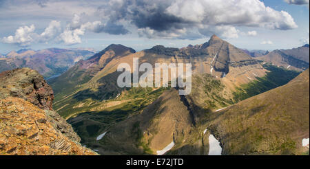 Voir à la nord et l'Est du sommet de Pollock Mountain dans le Glacier National Park, Montana, USA . Banque D'Images