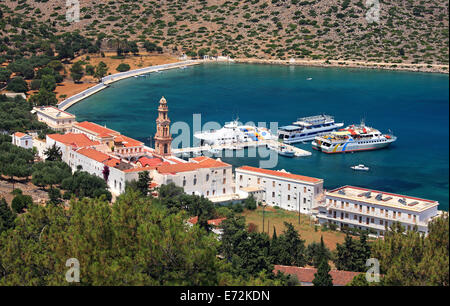 Le monastère de Panormitis, une des plus importantes de la mer et Panormitis petit golfe, l'île de Symi, Dodécanèse, Grèce Banque D'Images