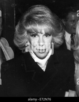 4 septembre 2014 - Joan Rivers, la reine de la comédie, est décédé à New York. Elle a été 81. Des cours d'eau a été l'objet d'une intervention chirurgicale sur ses cordes vocales dans une clinique à New York le 28 août lorsqu'elle arrêta de respirer et a dû être transporté à l'Hôpital Mount Sinai. Les rivières entré show-biz comme un humoriste. Elle a d'abord gagné la renommée avec ses apparitions sur ''Le Tonight Show'' avec Johnny Carson. Les rivières récemment transformée en une critique de la mode comédien le tapis rouge avec la populaire E ! Afficher réseau, 'Fashion Police." Photo : Date inconnue - Joan Rivers. (Crédit Image : © Photos Globe/ZUMAPRESS.c Banque D'Images