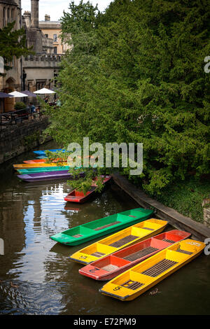 Oxford traditionnel punt, bateau à rames ou pédalo pour la croisière le long de la rivière Cherwell Oxford imprenable. Banque D'Images