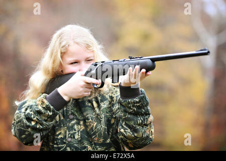 Girl (16-17) carabine de tir Banque D'Images