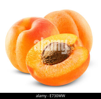 Abricot frais sur fond blanc. Clipping Path Banque D'Images