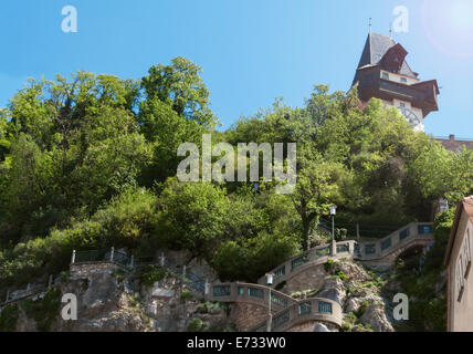 La tour de l'horloge sur le Schlossberg, dans la ville de Graz austian Banque D'Images