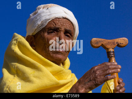 Femme éthiopienne orthodoxe célébrant la Fête de l'Épiphanie Timkat, Lalibela, Éthiopie Banque D'Images