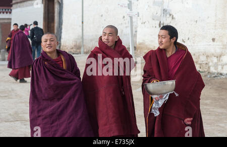 La Chine, Tibet, Labrang, visages heureux de Labrang monastère des moines tibétains après une prière du matin. Banque D'Images