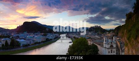 Lever de soleil sur la Forteresse de Hohensalzburg et Alt Stadt, Salzburg, Salzburger Land, Autriche, Europe Banque D'Images