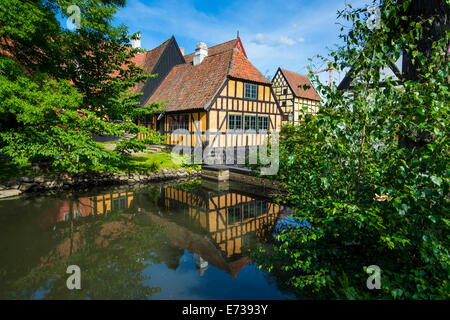 Petit étang dans la vieille ville, Den Gamle By, musée en plein air à Aarhus, Danemark, Scandinavie, Europe Banque D'Images