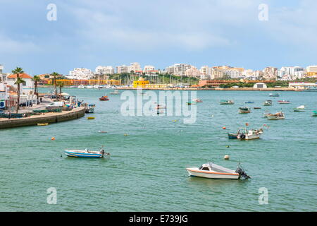 Port de pêche de Ferragudo, Algarve, Portugal, Europe Banque D'Images