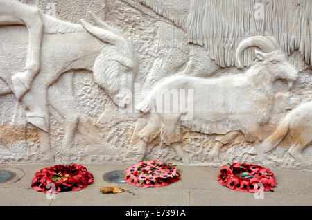 Londres, Angleterre, Royaume-Uni. Animaux en War Memorial, Park Lane (David Backhouse, 2004, dévoilé par les Princes Royal) Banque D'Images