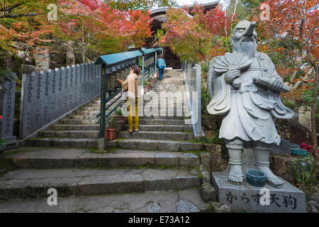 Karasu Tengu statue en Daisho-in temple bouddhiste, l'île de Miyajima, Hiroshima Prefecture, Honshu, Japan, Asia Banque D'Images
