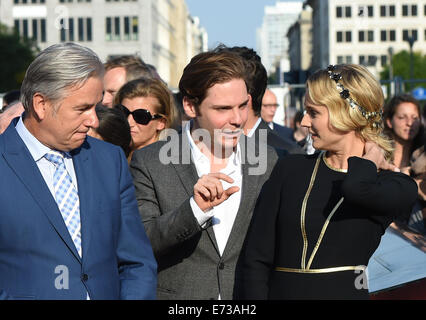 La Potsdamer Platz, Berlin, Allemagne. 16Th Jun 2014. Le Maire de Berlin Klaus Wowereit (L-R), l'acteur Daniel Bruehl, et l'actrice Diane Kruger talk à la cérémonie d'ouverture de 'Boulevard des étoiles' à la Potsdamer Platz, Berlin, Allemagne, 4 septembre 2014. Il y a 101 étoiles sur le boulevard représentant des stars de cinéma et de télévision allemande. Photo : Jens Kalaene/dpa/Alamy Live News Banque D'Images