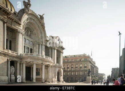 L'extérieur de l'Palacio de Bellas Artes, Mexico, Mexique, Amérique du Nord Banque D'Images