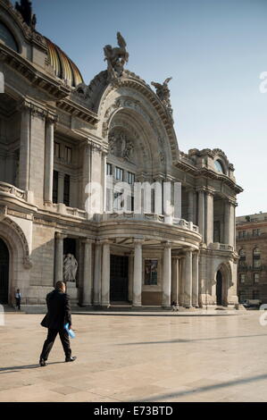 L'extérieur de l'Palacio de Bellas Artes, Mexico, Mexique, Amérique du Nord Banque D'Images