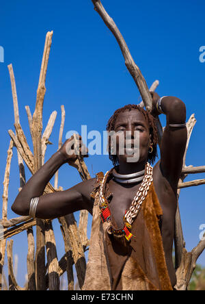 Au cours d'une cérémonie de deuil veuve en tribu Hamer, Turmi, vallée de l'Omo, Ethiopie Banque D'Images