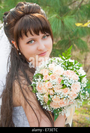 Belle Mariée Portrait outdoors Banque D'Images