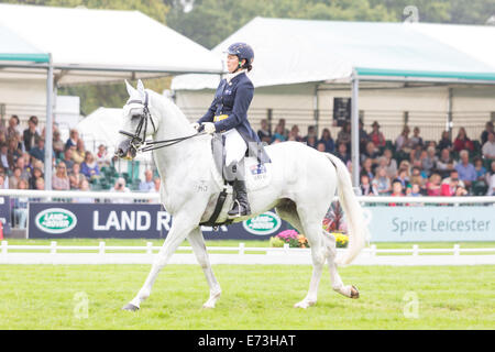 Stamford, Lincs, Royaume-Uni. 5 Septembre, 2014. Natalie Blundell (AUS) équitation Dressage dans l'Algèbre à la Land Rover Burghley Horse Trials CCI**** 2014 Credit : Tout4 Photographie/Alamy Live News Banque D'Images