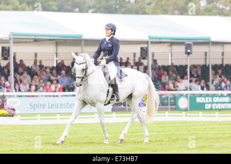 Stamford, Lincs, Royaume-Uni. 5 Septembre, 2014. Natalie Blundell (AUS) équitation Dressage dans l'Algèbre à la Land Rover Burghley Horse Trials CCI**** 2014 Credit : Tout4 Photographie/Alamy Live News Banque D'Images