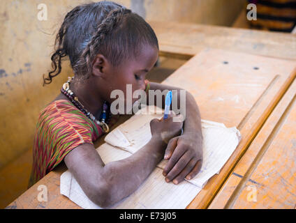 Loin Girl à Kebir Tobolo Afambo, l'Éthiopie, de l'école Banque D'Images