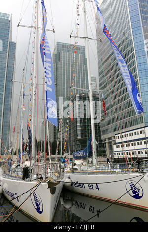 Londres, Royaume-Uni. 5 Septembre, 2014. Les navires sont amarrés au quai de bois sur Canary Wharf pour le Tall Ships Festival 2014 qui se déroulera à Woolwich, Maritime Greenwich, Greenwich et Canary Wharf, du 5 au 9 septembre. 50 grands voiliers seront présents à la fête et sera amarré pour l'affichage dans les divers lieux, en plus d'être navigué le long de la Tamise. Credit : Julia Gavin UK/Alamy Live News Banque D'Images