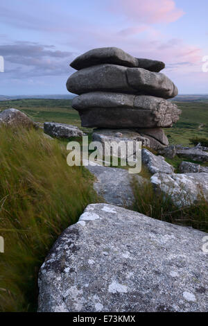 Une impressionnante pile de roches sur Stowe's Hill, Bodmin Moor, Cornwall. Banque D'Images
