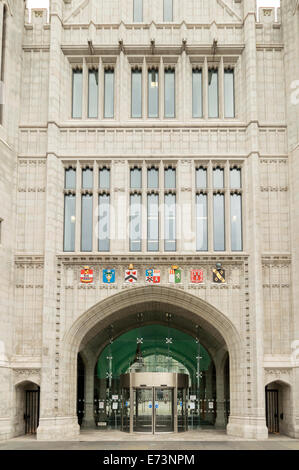 MARISCHAL COLLEGE BUILDING ABERDEEN L'ENTRÉE PRINCIPALE AVEC LES ARMOIRIES ET LES PORTES LATÉRALES Banque D'Images