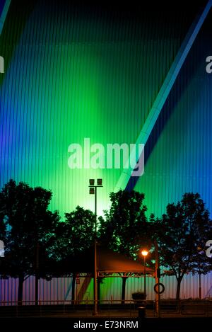 Le Clyde Auditorium alias 'Armadillo' illuminée la nuit. Banque D'Images