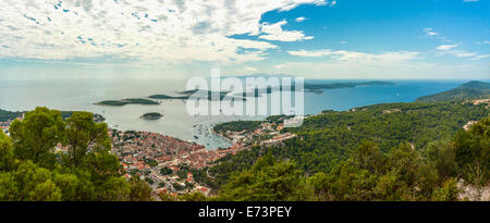 Ville de Hvar et les îles Pakleni vue du Fort Napoléon, l'île de Hvar, Croatie Banque D'Images