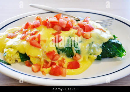 Petit-déjeuner omelette épinards Ihop Banque D'Images