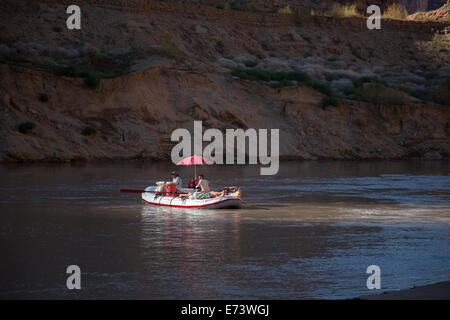 Canyonlands National Park, Utah - un voyage de rafting sur le fleuve Colorado à travers Cataract Canyon dans le Parc National de Canyonlands. Banque D'Images
