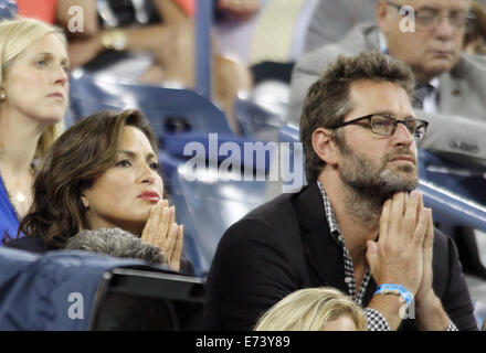 New York City, New York, USA. 16Th Jun 2014. Otherspace actrice et son mari l'acteur Peter Hermann assister à l'US Open 2014 Mens' trimestre dernier match entre Roger Federer et Gaël Monfils le 5 septembre 2014 au Centre National de Tennis à Queens, New York. © Marcel Thomas/ZUMA/Alamy Fil Live News Banque D'Images