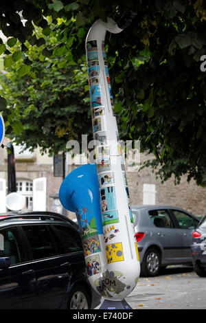 Rue Saxophone sculpture par Cedric Belconde. Couverts en caricatures Banque D'Images