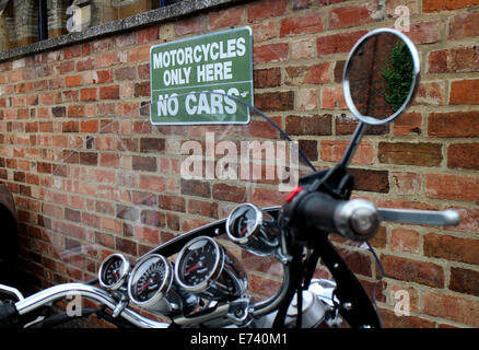 Seulement les motos parking sign, Stratford-upon-Avon, Royaume-Uni Banque D'Images