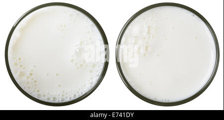 Vue de dessus en verre de lait isolated on white Banque D'Images