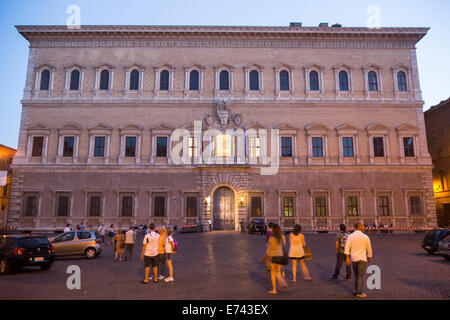 Le Palais Farnèse, embasy français à Rome, Italie Banque D'Images