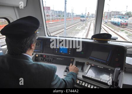 Chemins de fer de banlieue de Milan (Italie), lieu de conduite à bord d'un train de banlieue Banque D'Images