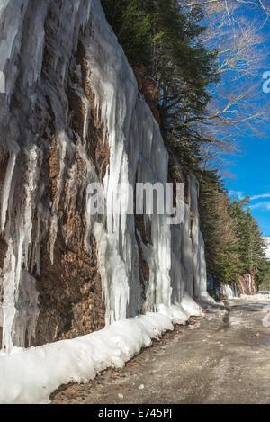 Scène d'hiver au parc naturel de la vallée d'Occidental, Aragon, Huesca Pyrénées, Espagne Banque D'Images