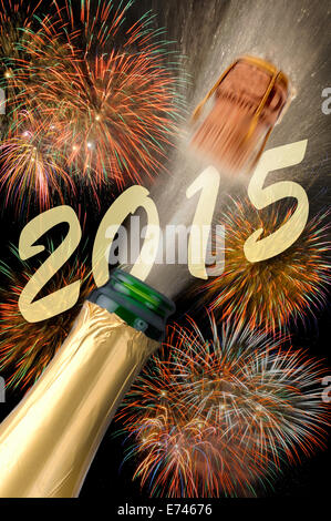 Popping champagne avec feu d'artifice pour la nouvelle année 2015 Banque D'Images