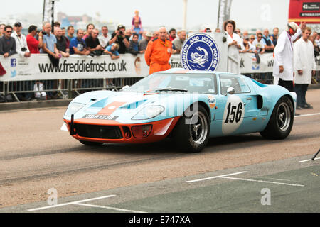 Il s'agit de Glenn Mason qui conduit une GT GT40 du sud lors des essais nationaux de vitesse de Brighton organisés par le Brighton & Hove Motor Club, qui se tiennent chaque année à Madeira Drive, Brighton Seafront, Brighton, East Sussex, Royaume-Uni Banque D'Images