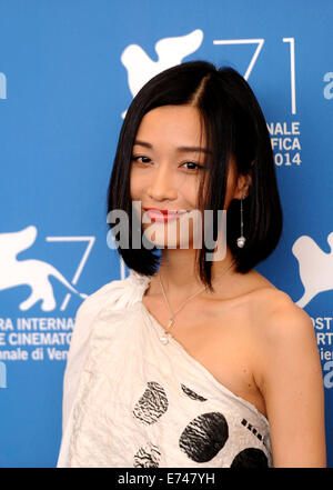 Venise, Italie. Sep 6, 2014. L'actrice Tian Yuan pose à la photocall pour 'l'âge d'Or ' qui est choisi comme film de clôture du 71e Festival du Film de Venise, à Lido de Venise, Italie, le 6 septembre 2014. Credit : Xu Nizhi/Xinhua/Alamy Live News Banque D'Images