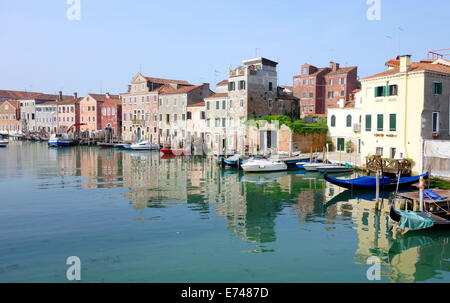 Canal typique dans le Sestriere Castello à Venise, Italie Banque D'Images