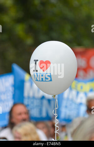 Le centre de Londres, au Royaume-Uni. 6e septembre 2014. Les 300 km de Jarrow mars Londres à l'appui de la NHS, arrive dans le centre de Londres après une marche de trois semaines. Crédit : Matthieu Chattle/Alamy Live News Banque D'Images