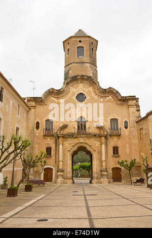 Le Monastère Royal de Santa Maria de Santes Creus est un des joyaux de l'art médiéval et est situé dans la ville catalane de Sa Banque D'Images