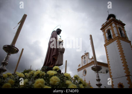 Une statue de Saint Joseph est affiché durant Pâques Semaine Sainte en Prado del Rey, la province de Cádiz, Andalousie, Espagne, le 30 mars 2014 Banque D'Images