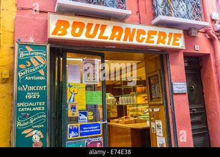 Collioure, France, Old French Bakery Shop Front, boulangerie, ville balnéaire près de Perpignan, Sud de la France, front de magasin vintage, petite ville magasin, boulangerie rétro, magasin des années 1950 Banque D'Images