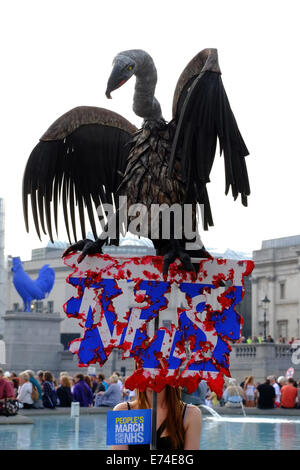 Londres, Royaume-Uni. 6 Septembre, 2014. Sculpture Vautour ( nommé Jeremy Hunt) domine le NHS Crédit : Rachel mars/Megawhat Alamy Live News Banque D'Images